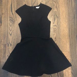 a black dress